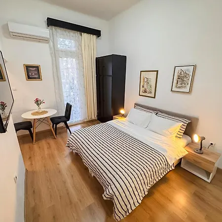 Seyda - 2 Minutes Walk To Bascarsija Aparthotel 3*